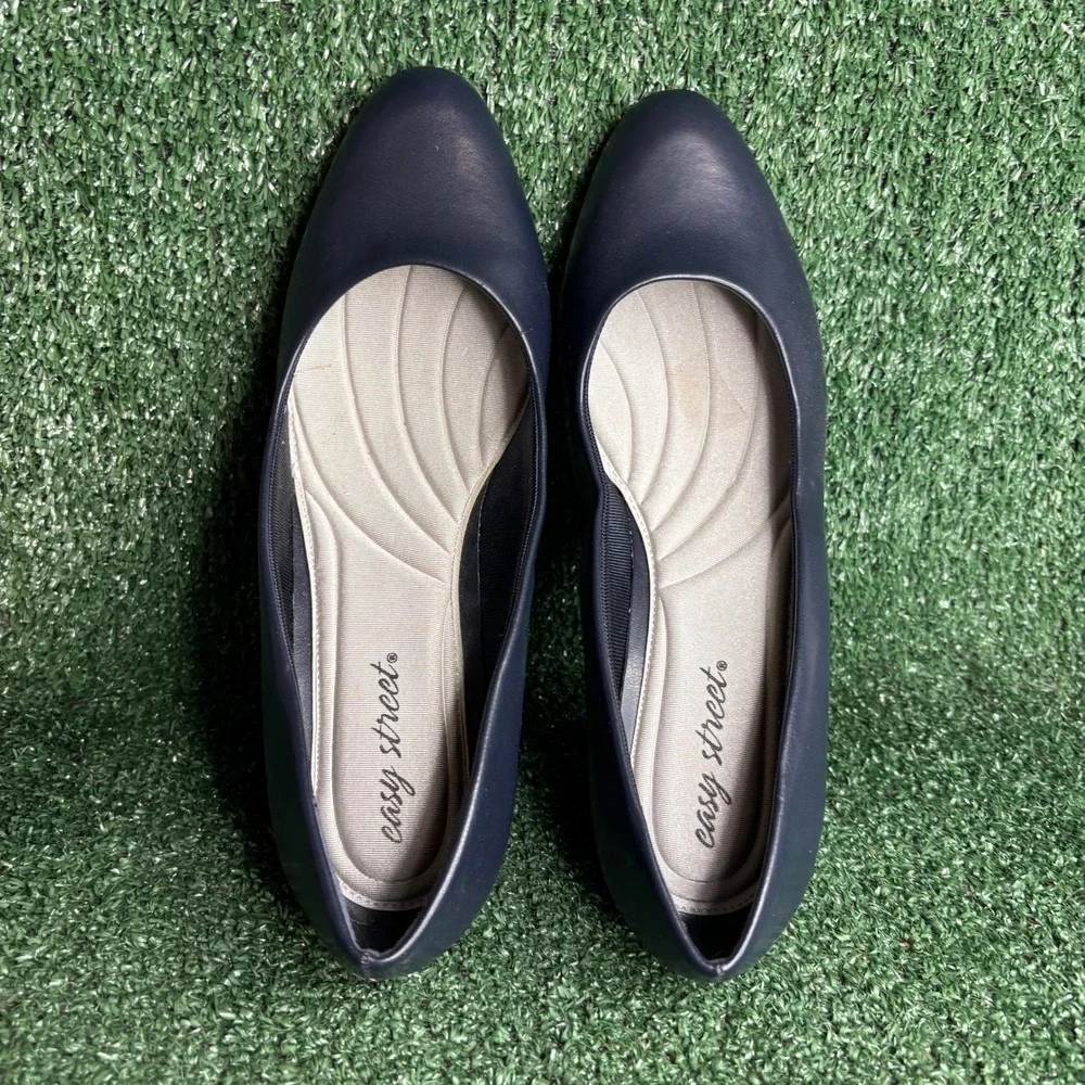 Easy‎ Street Fab Faux Leather Comfort Low Heel Pumps Womens Sz 9.5 WW Extra Wide